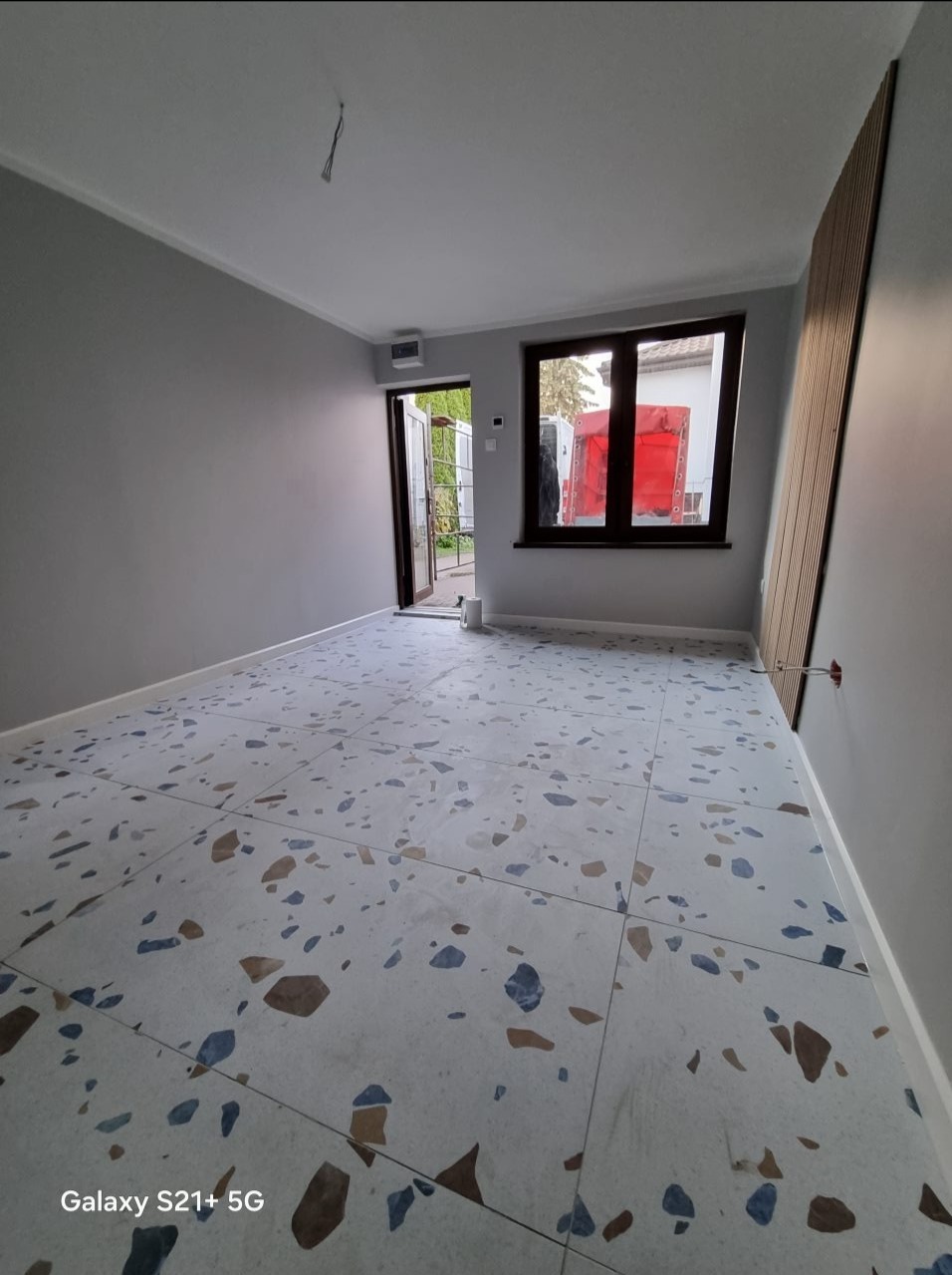 Mały lokal usługowy. Remont