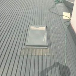 I po montażu. Pierwsza warstwa szary antracyt