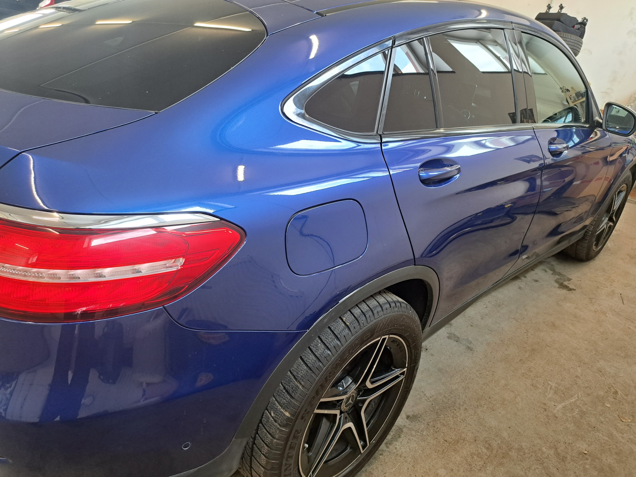 Mercedes został spolertowanu zdjęcia po oraz przed