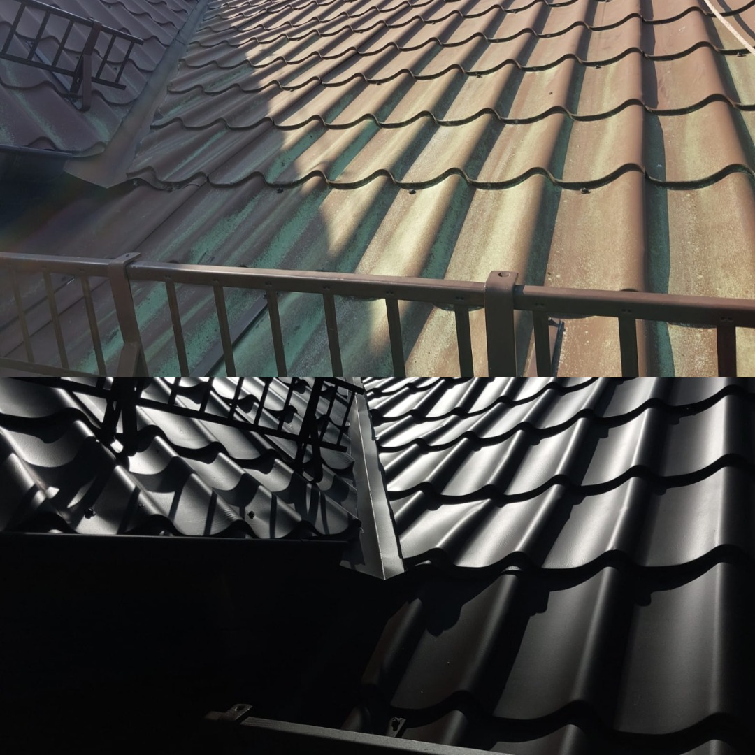 Zdjęcie dachu: górna część z zielonkawym nalotem, dolna po renowacji w głębokiej czerni. Widoczne elementy zabezpieczające i rynna.