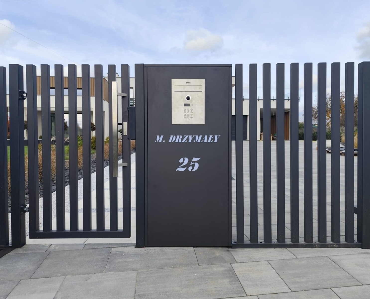 Słupek multimedialny