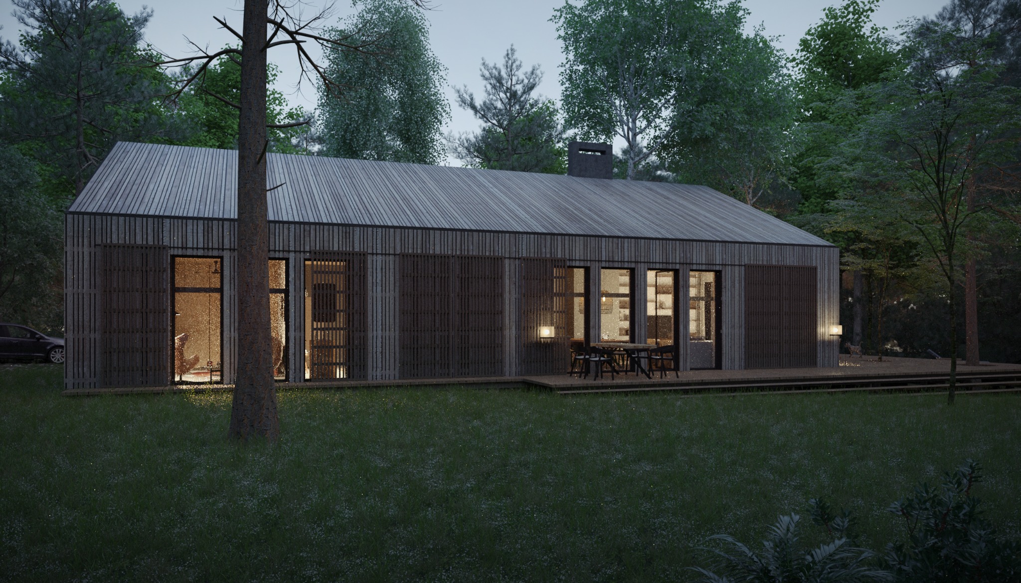 Nowoczesny dom jednorodzinny z drewnianą elewacją i dużymi oknami, otoczony lasem o zmierzchu, z widocznym oświetleniem zewnętrznym i meblami ogrodowymi na tarasie.