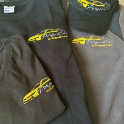 odzież firmowa z haftem