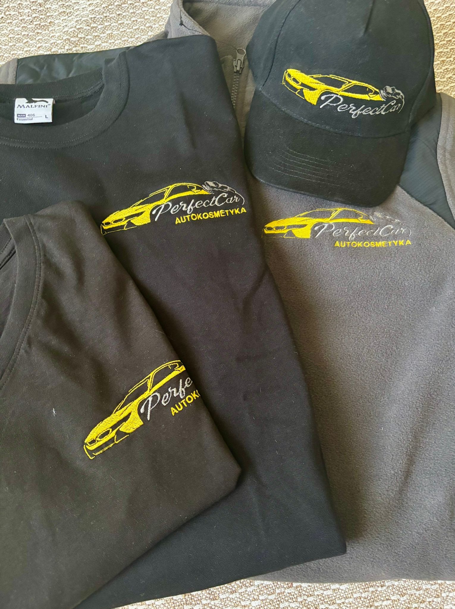 odzież firmowa z haftem