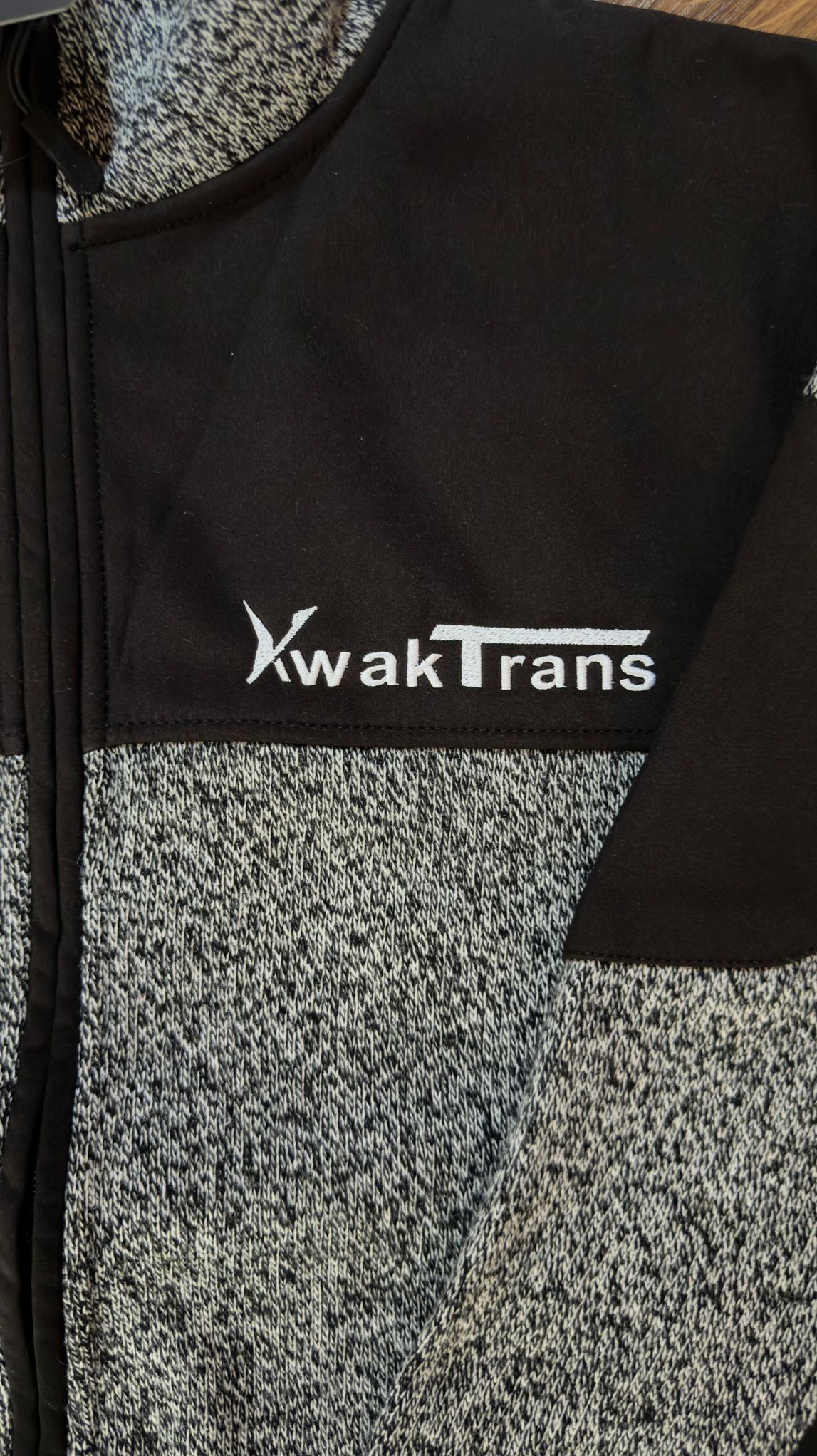 softshelle z logo firmy