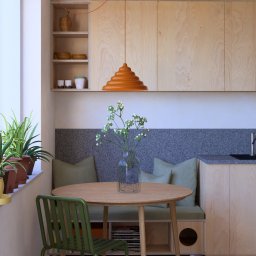 Kolorowe mieszkanie w bloku z wielkiej płyty. 