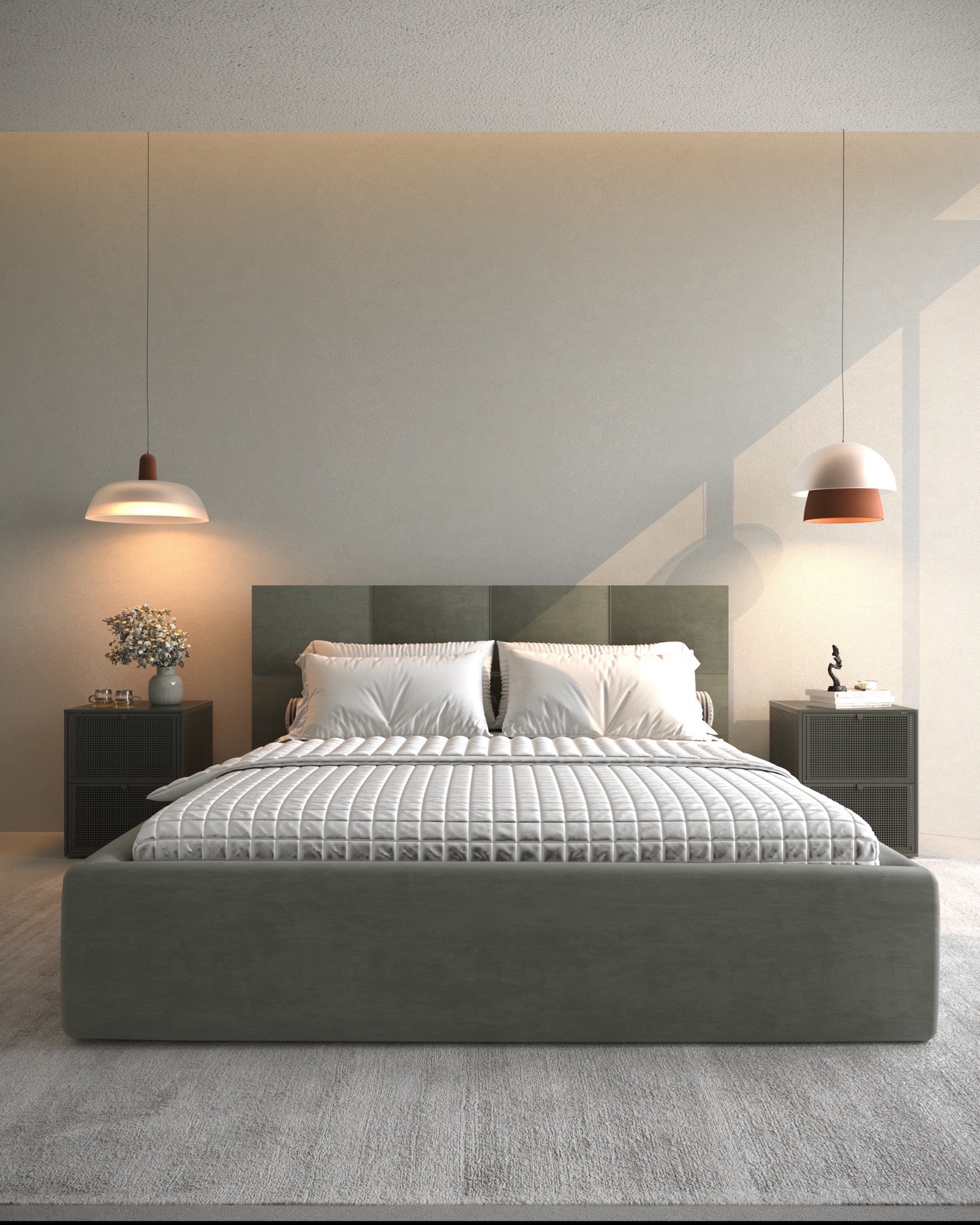 Nowoczesne łóżko tapicerowane w odcieniach szarości z pikowanym zagłówkiem i kołdrą, oświetlone wiszącymi lampami i lampką nocną z kwiatami.