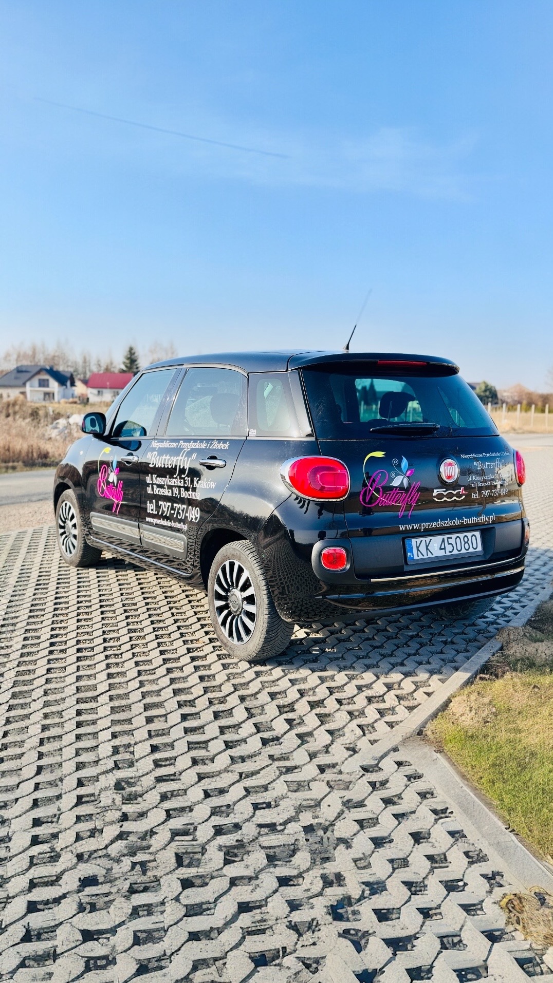 Wykonanie oklejenia pojazdu