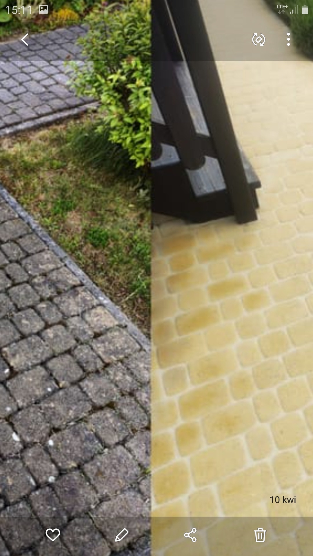 Porównanie stanu kostki brukowej przed i po czyszczeniu, widoczne zabrudzenia i odbarwienia po lewej stronie oraz czysta, jasna powierzchnia po prawej, fragment schodów w tle po prawej stronie.