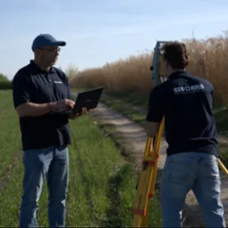 Panowie Krzysztof Mazurkiewicz i Sebastian Mazurkiewicz mierzą wysoko.
