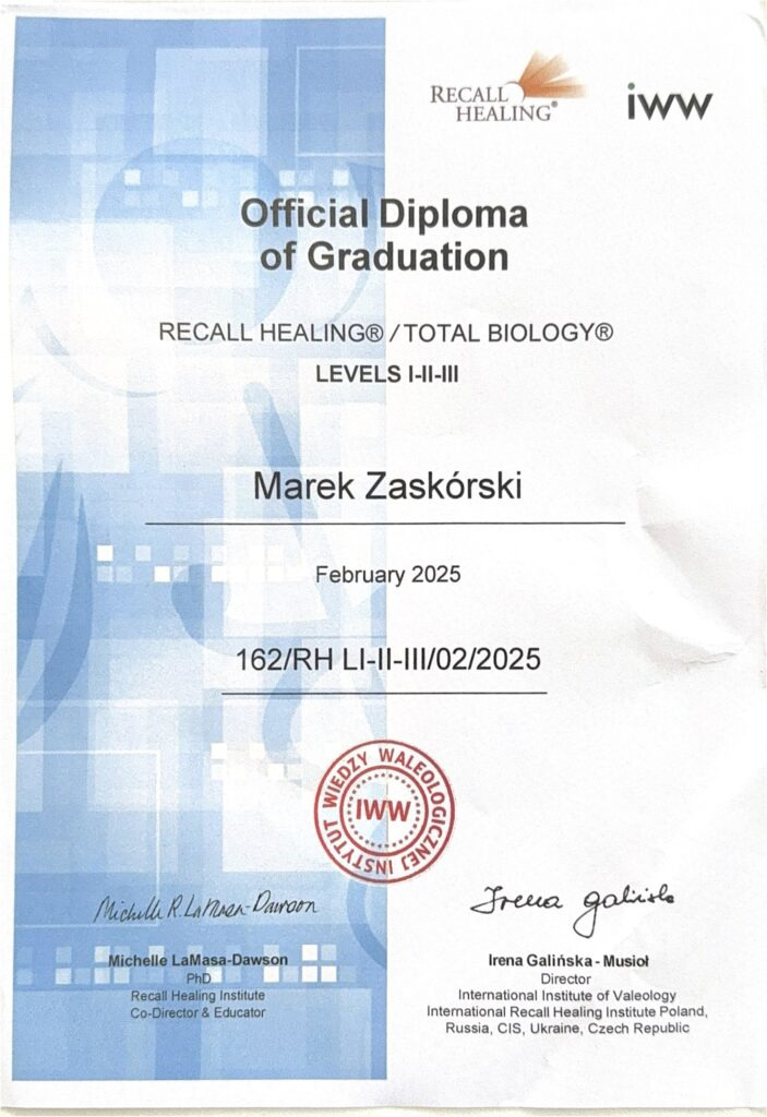 Dyplom ukończenia kursu Recall Healing/Total Biology dla Marka Zaskórskiego, luty 2025, z logotypami i podpisami Michelle LaMasa-Dawson i Ireny Galińskiej-Musioł.
