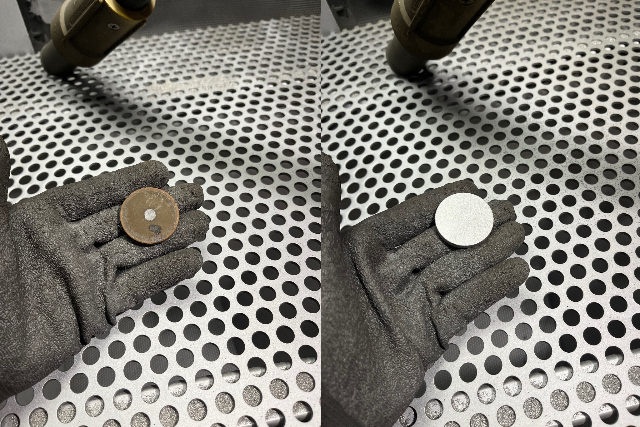 Porównanie: okrągły metalowy element przed i po obróbce, trzymany w rękawicy na tle perforowanej powierzchni w trakcie procesu czyszczenia.