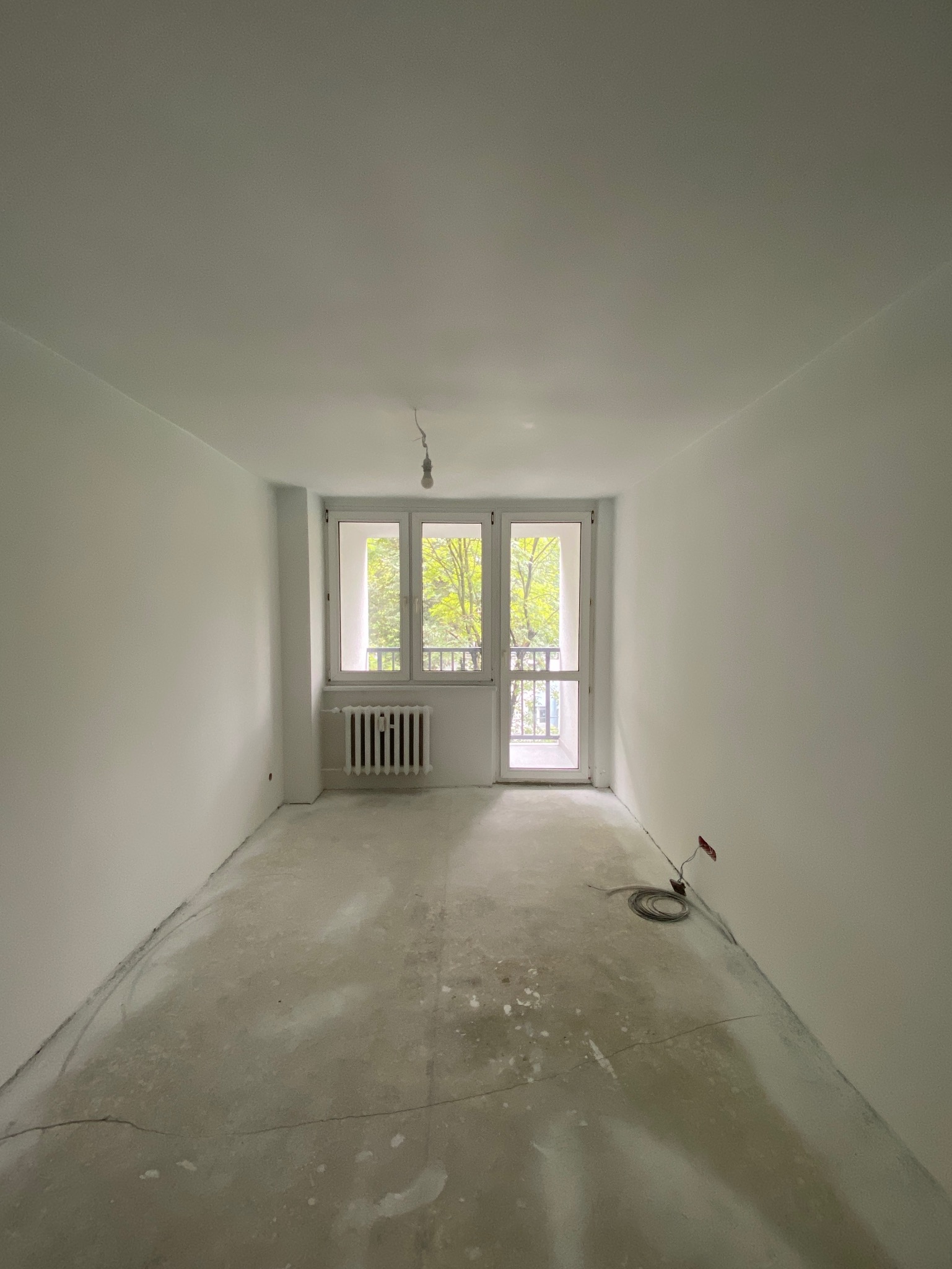 Gładzie i malowanie natryskowe na biało