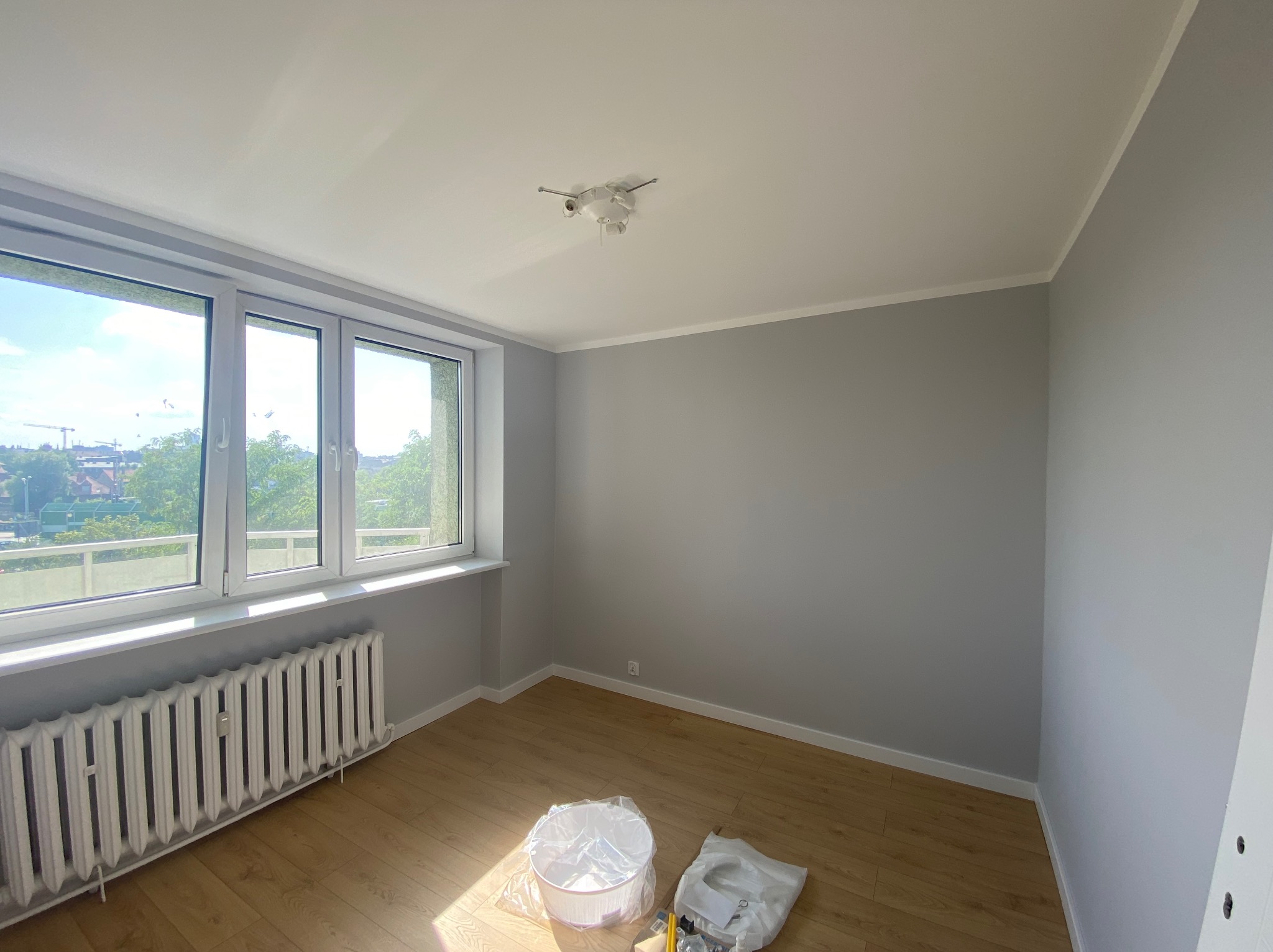 Sufity podwieszane, gładzie, malowanie i montaż paneli