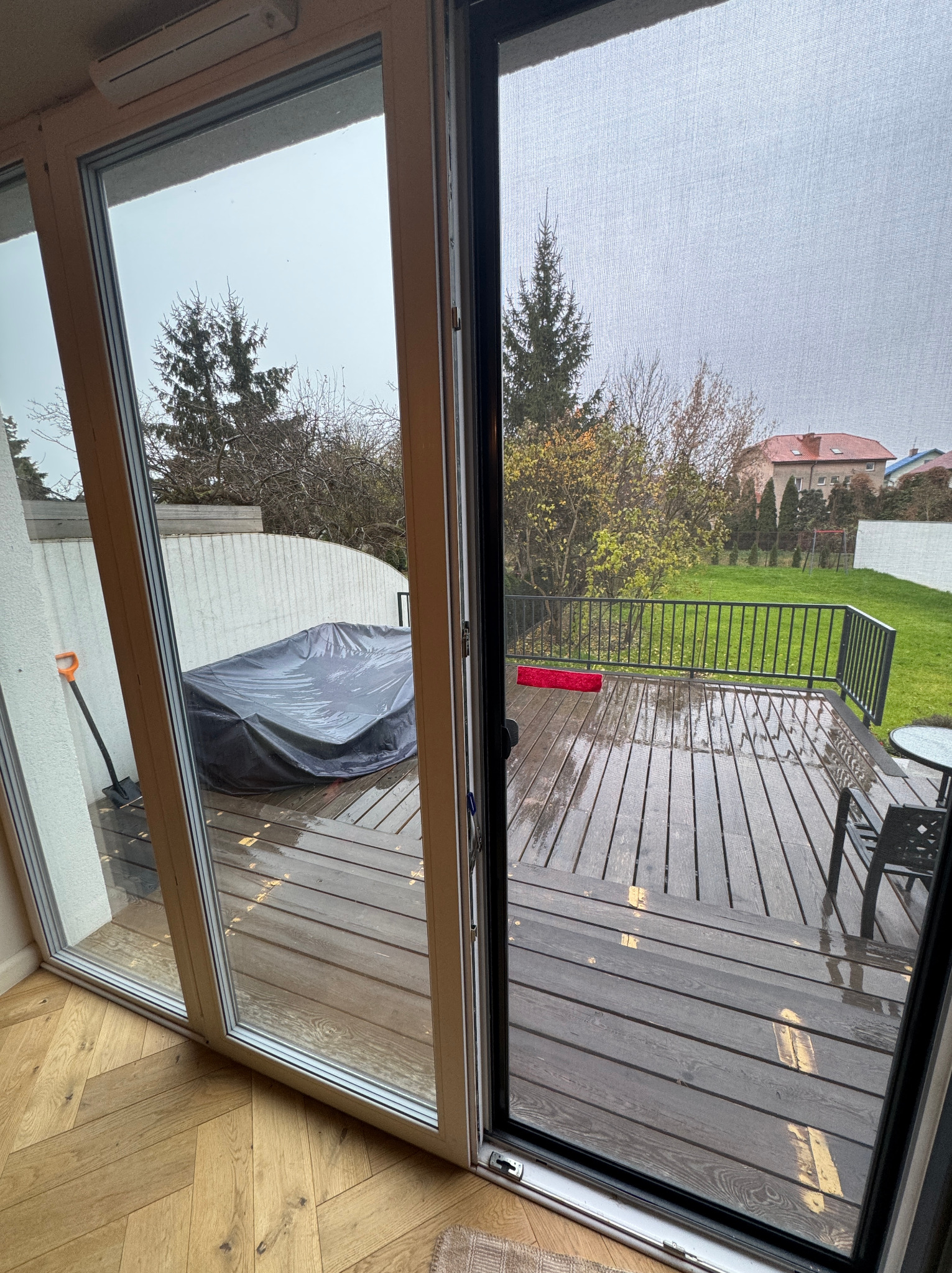 Naprawa drzwi balkonowych.