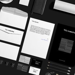 JAID - Komplet materiałów firmowych z logo 'noecha' na czarnym tle: koperty, wizytówki, papier firmowy, notatnik, ołówki. Minimalistyczny design w czerni i bieli.