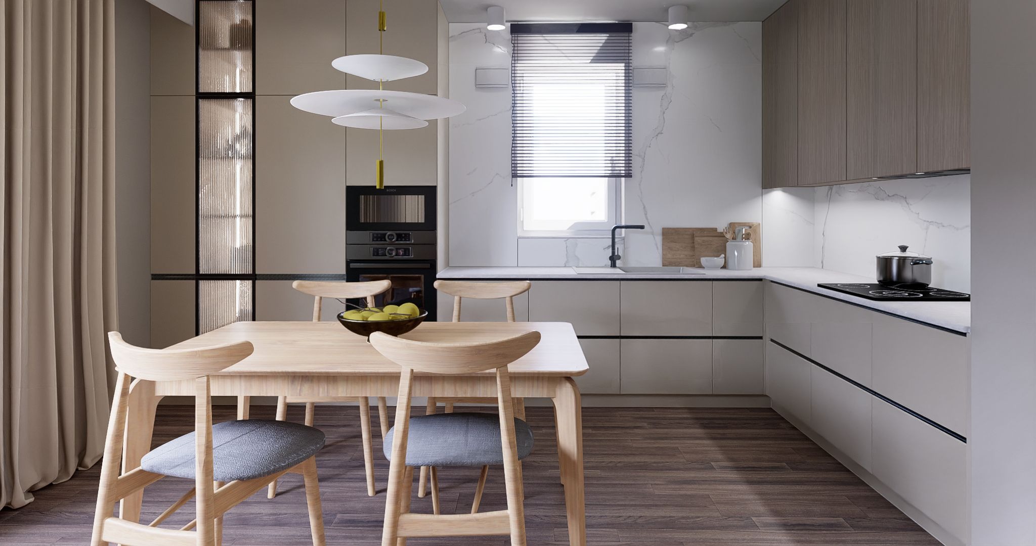 Nowoczesna, jasna kuchnia z drewnianym stołem i krzesłami. Na stole misa z owocami. Minimalistyczne oświetlenie i zabudowa kuchenna z elementami marmuru.