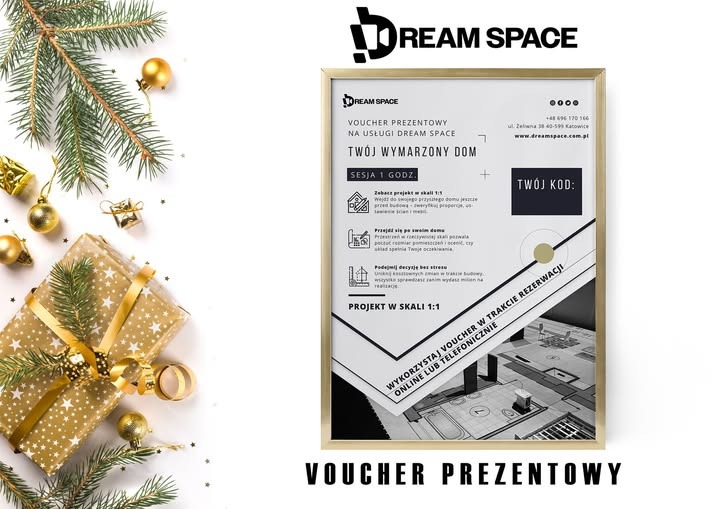 Voucher prezentowy Dream Space w ramce, obok świąteczne dekoracje. Oferta projektowania domu, sesja 1 godzina, projekt w skali 1:1, wizualizacja przyszłego domu.