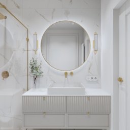 INTERIOR DESIGN Julia Jarząbkiewicz - Elegancka łazienka z prysznicem typu walk-in, umywalką nablatową i okrągłym lustrem z podświetleniem LED oraz złotą armaturą.