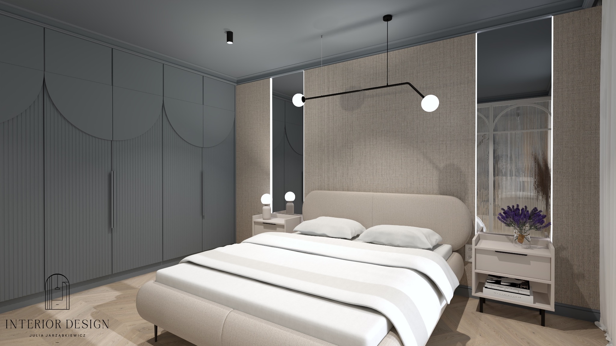 Elegancka sypialnia w stonowanych barwach z łóżkiem, szafą w zabudowie z dekoracyjnymi frezami, lampami nocnymi i kwiatami w wazonie na stoliku nocnym.