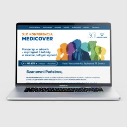 REYDESIGN JAKUB SZYMAŃSKI - Laptop z otwartą stroną internetową XIX Konferencji Medicover. Widoczny program, zaproszenie, informacje o miejscu i sponsorach. Kolorowa grafika z sylwetkami.