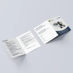 Biała, trójdzielna ulotka konferencyjna leży na białym tle, prezentując program, lokalizację, formularz rejestracyjny i grafikę z motywem medycyny przyszłości.