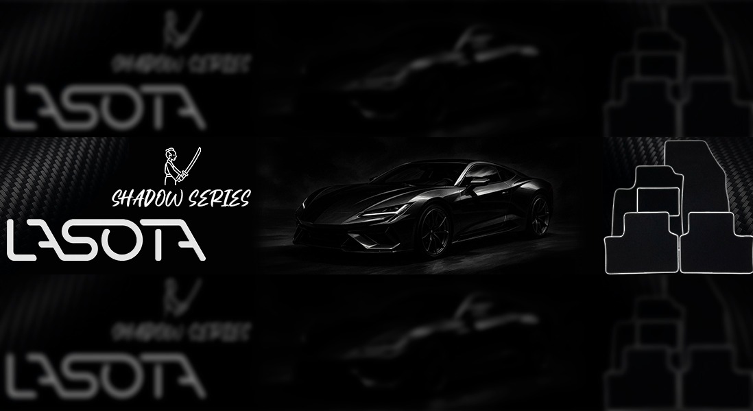 Czarno-biała grafika z logo 'LASOTA Shadow Series', sportowym samochodem i zestawem dywaników samochodowych na tle z włókna węglowego.