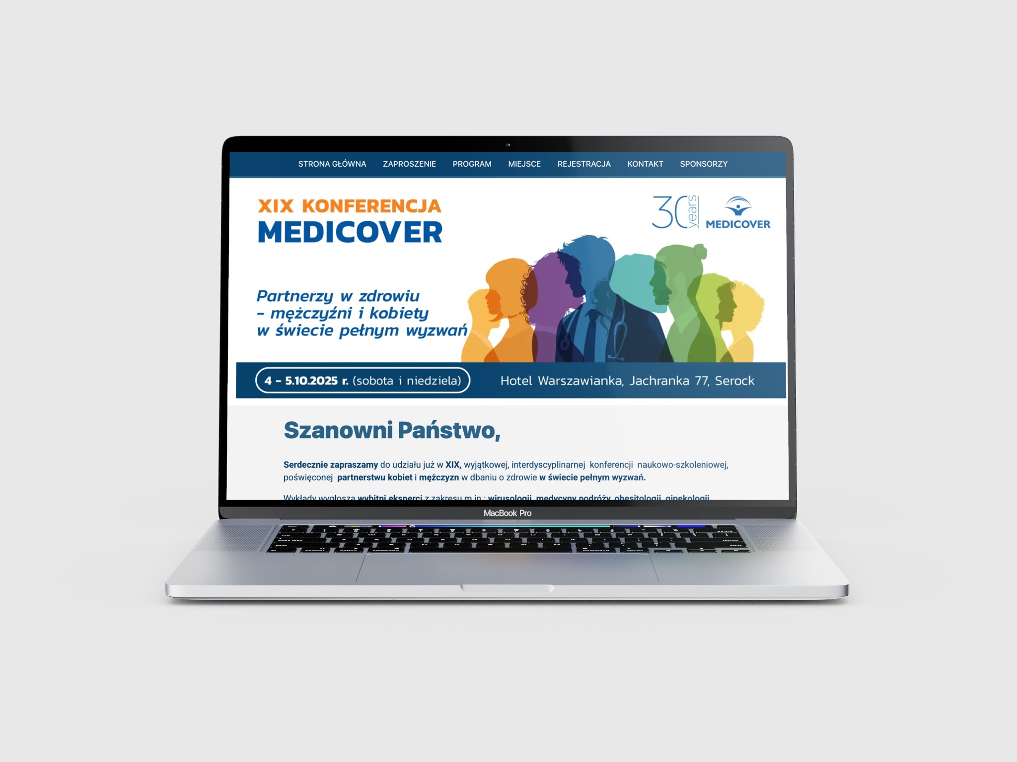 Laptop z otwartą stroną internetową XIX Konferencji Medicover. Widoczny program, zaproszenie, informacje o miejscu i sponsorach. Kolorowa grafika z sylwetkami.