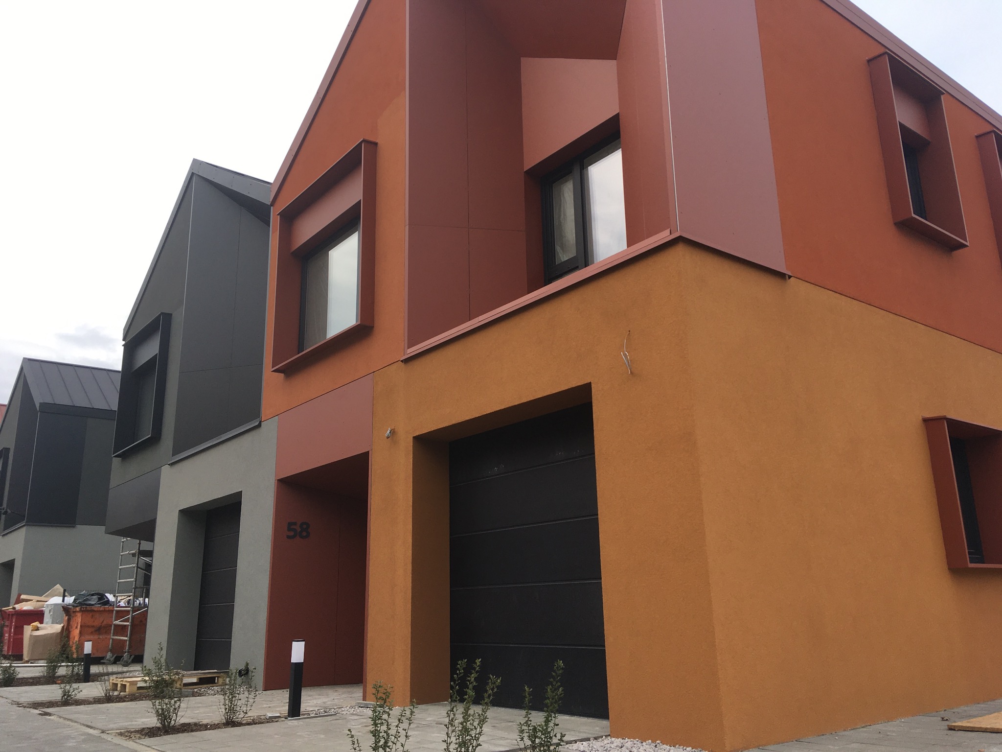 Elewacja z plyt kompozytowych Stacnond