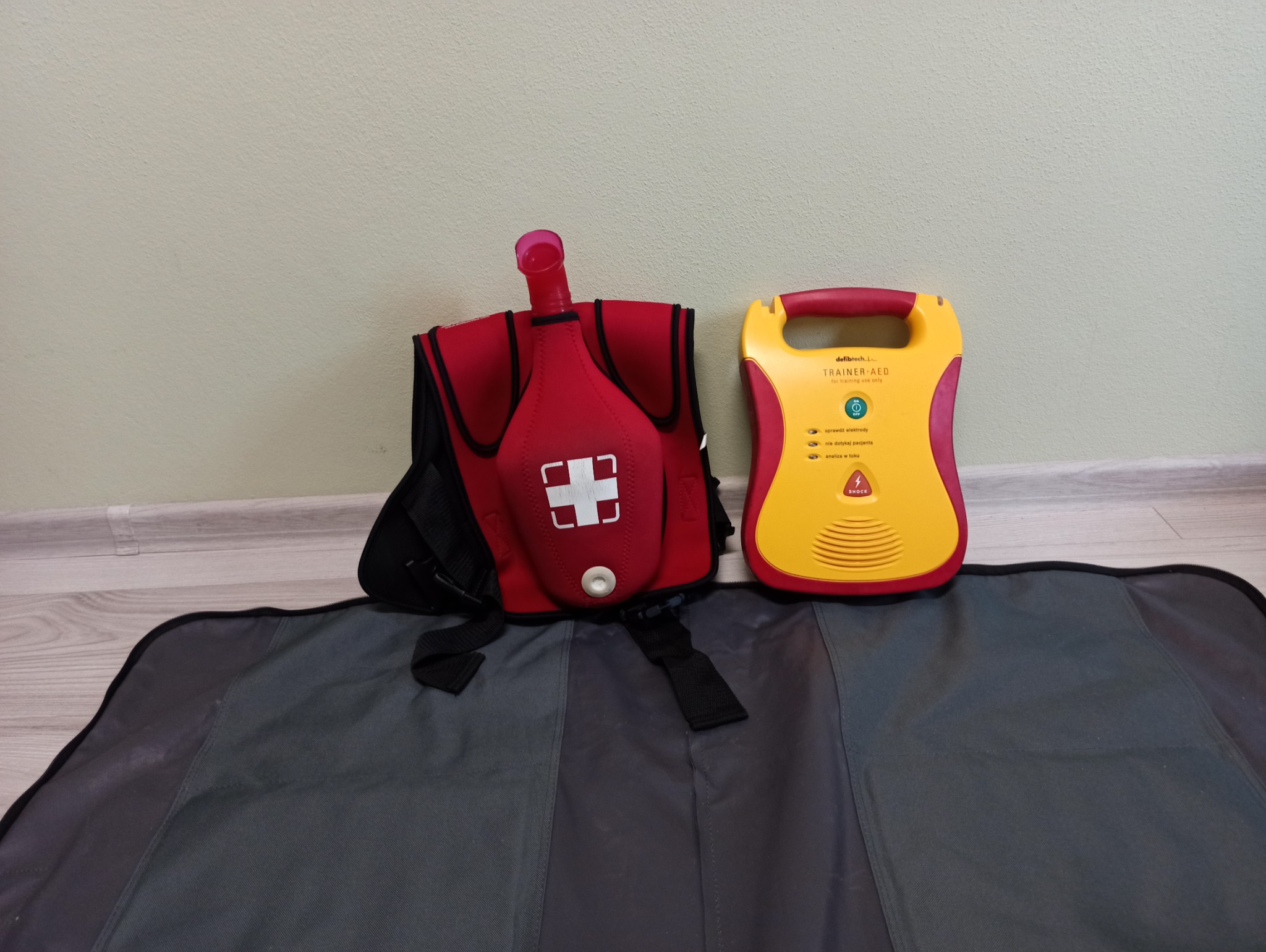 Szkolenie z 1 Pomocy obejmujące m. in. użycie AED oraz postępowanie przy zadlawieniach