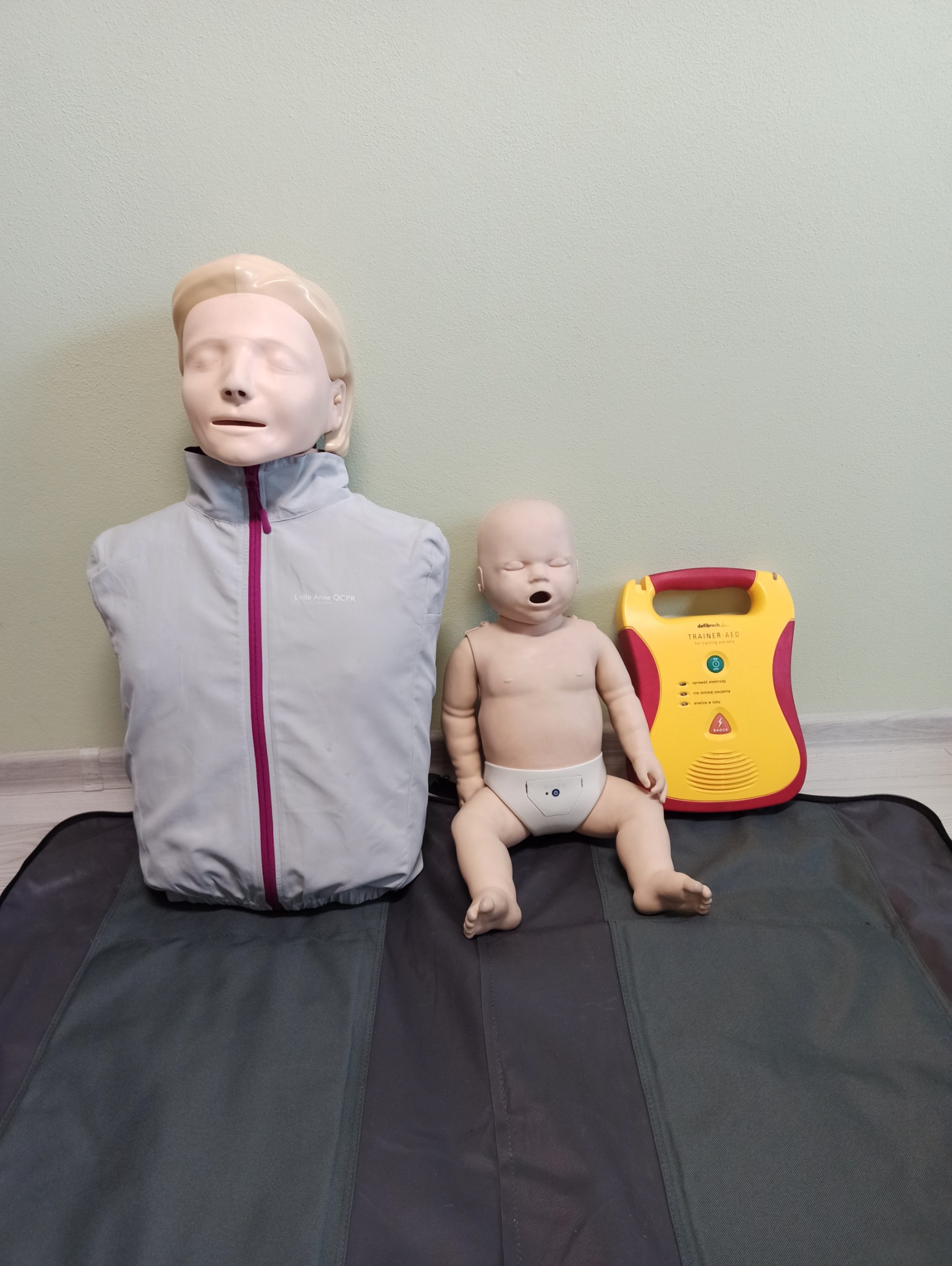 Szkolenie z 1 Pomocy obejmujące ćwiczenia na fantomach osoby dorosłej i małego dziecka