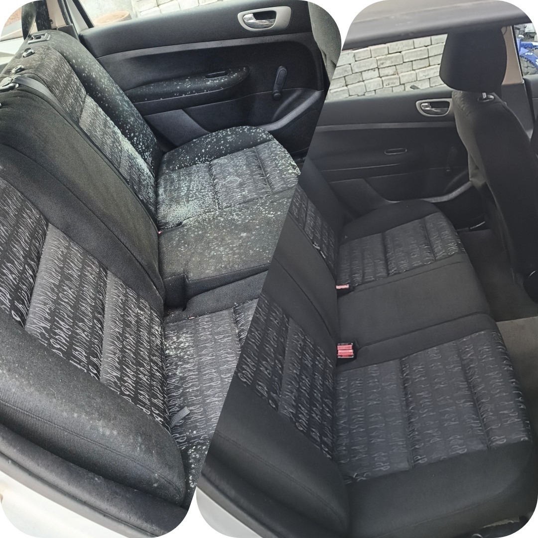 Porównanie tylnej kanapy samochodowej przed i po czyszczeniu. Po lewej stronie widoczne silne zabrudzenia i plamy, po prawej - czysta, odświeżona tapicerka z widocznym wzorem. Ujęcie z wnętrza...