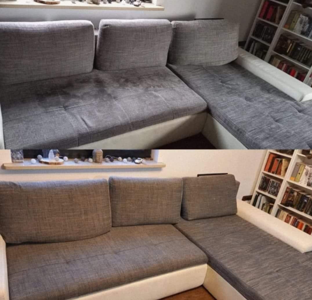 Porównanie wyglądu szarej, narożnej kanapy przed i po czyszczeniu, widoczne plamy zniknęły, na półce dekoracje, w tle regał z książkami.