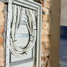 Montaż oświetlenia Lw&oacute;wek Śląski