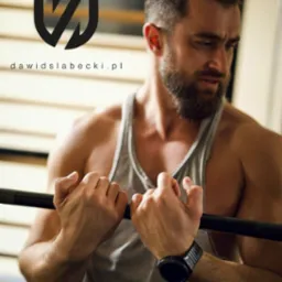 Prowadzę indywidualne treningi na nowoczesnych siłowniach w Gdyni – Karwiny i Fikakowo.