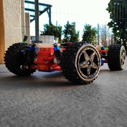 Wydrukowany w 3D samochodzik zdalnie sterowany Multi materiałowy Druk 3D FDM