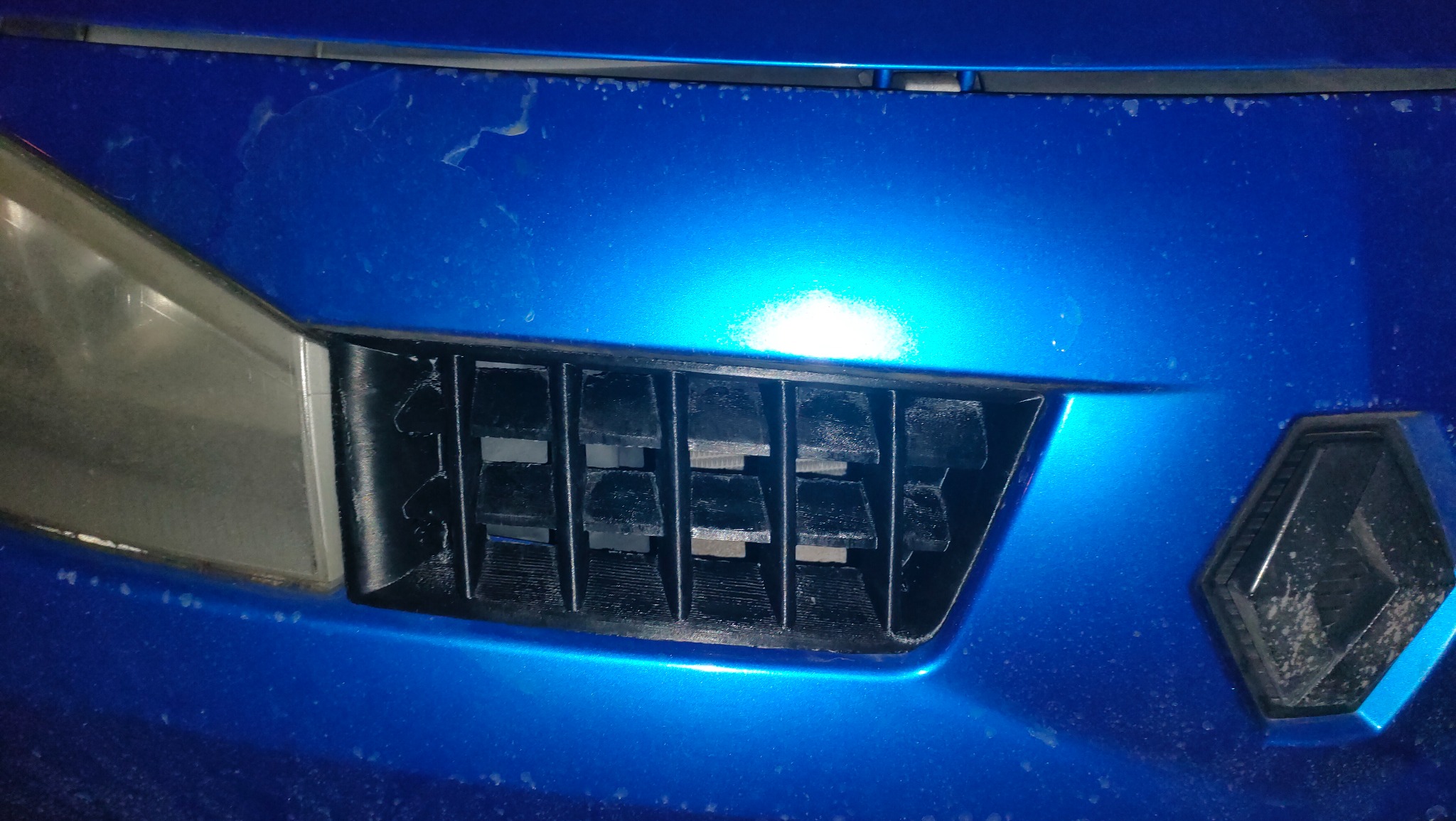 Grill do Reno Megane RS. Zeskanowany i wydrukowany w technologii FDM materiał ABS.