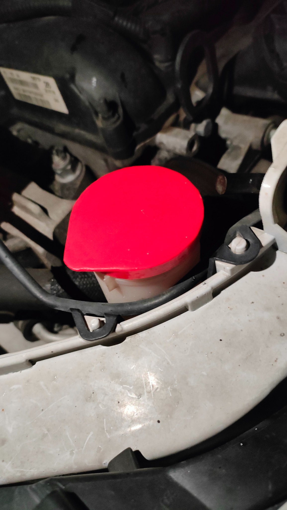 Dekiel do wlewu spryskiwaczy ford focus.