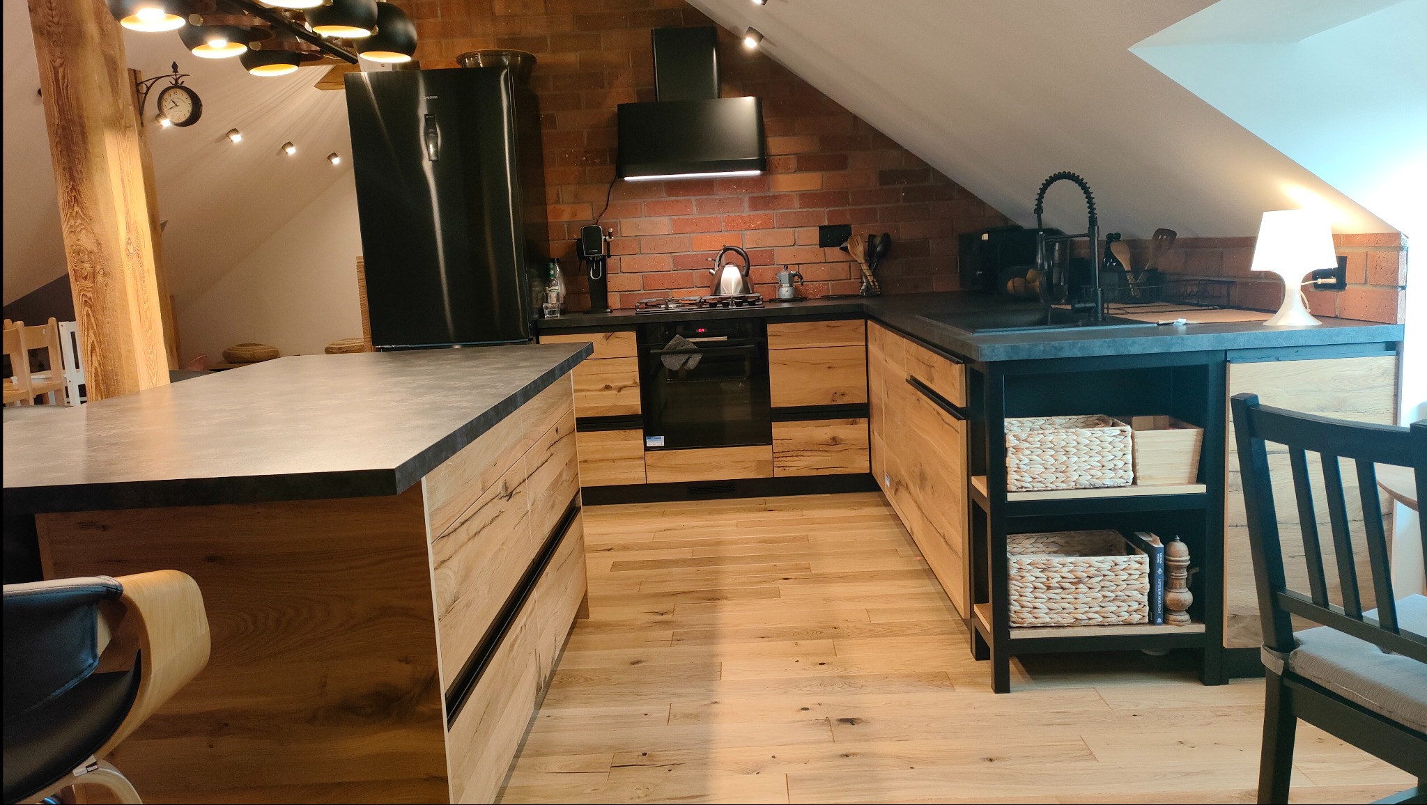 Meble wykonane z dębowego forniru