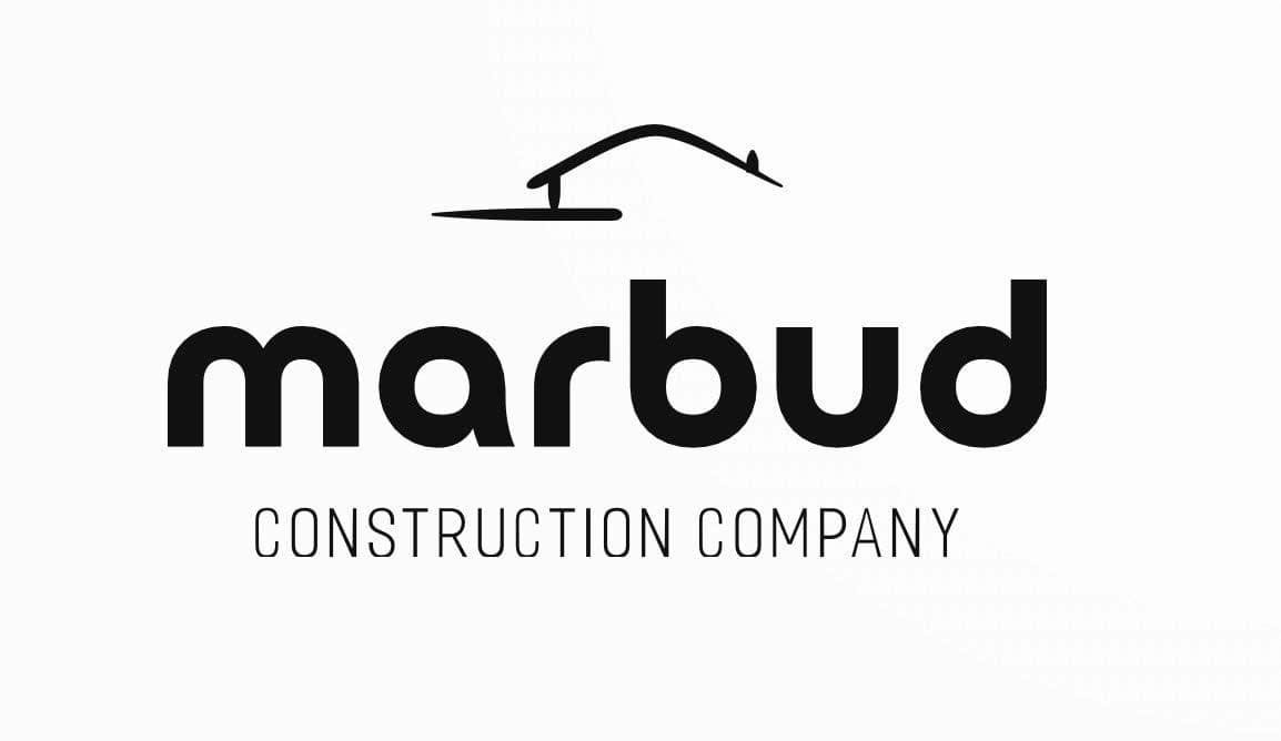 Minimalistyczne logo firmy budowlanej Marbud z symbolem dachu nad napisem 'CONSTRUCTION COMPANY' na białym tle.