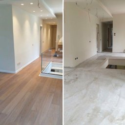 M-Bud Maciej Lorenc - Porównanie: świeżo położona drewniana podłoga w korytarzu z przeszkloną balustradą schodów vs. surowa wylewka podłogowa w pokoju z instalacją elektryczną.