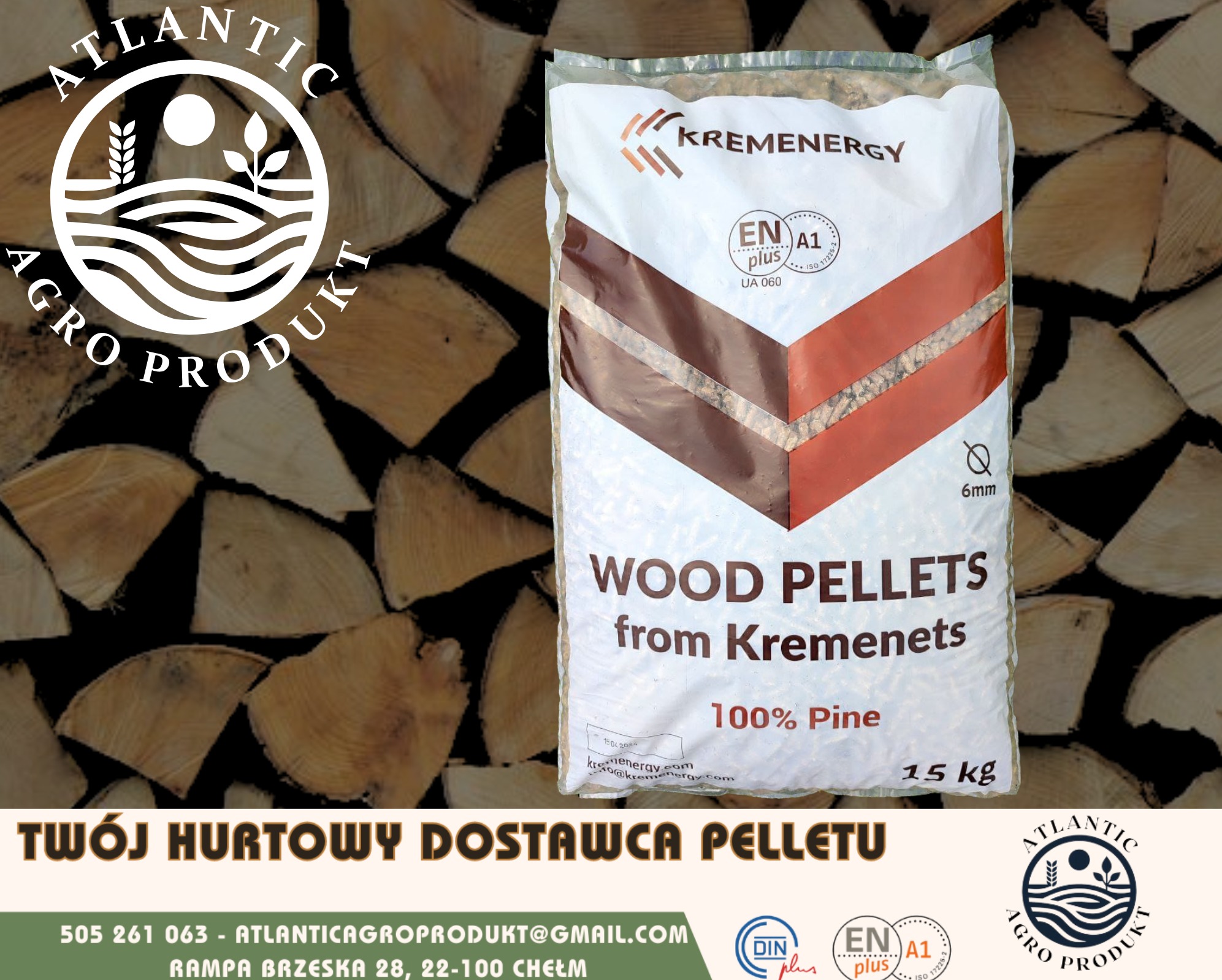 Worek z pelletem drzewnym 6 mm na tle ułożonego drewna kominkowego. Widoczne logo producenta i certyfikaty jakości. Tekst: Twój hurtowy dostawca pelletu.