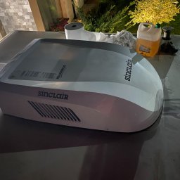 Montaz klimatyzacji SINCLAIR w przyczepie kempingowej.