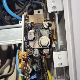 Spalone główne połączenie nieutralne