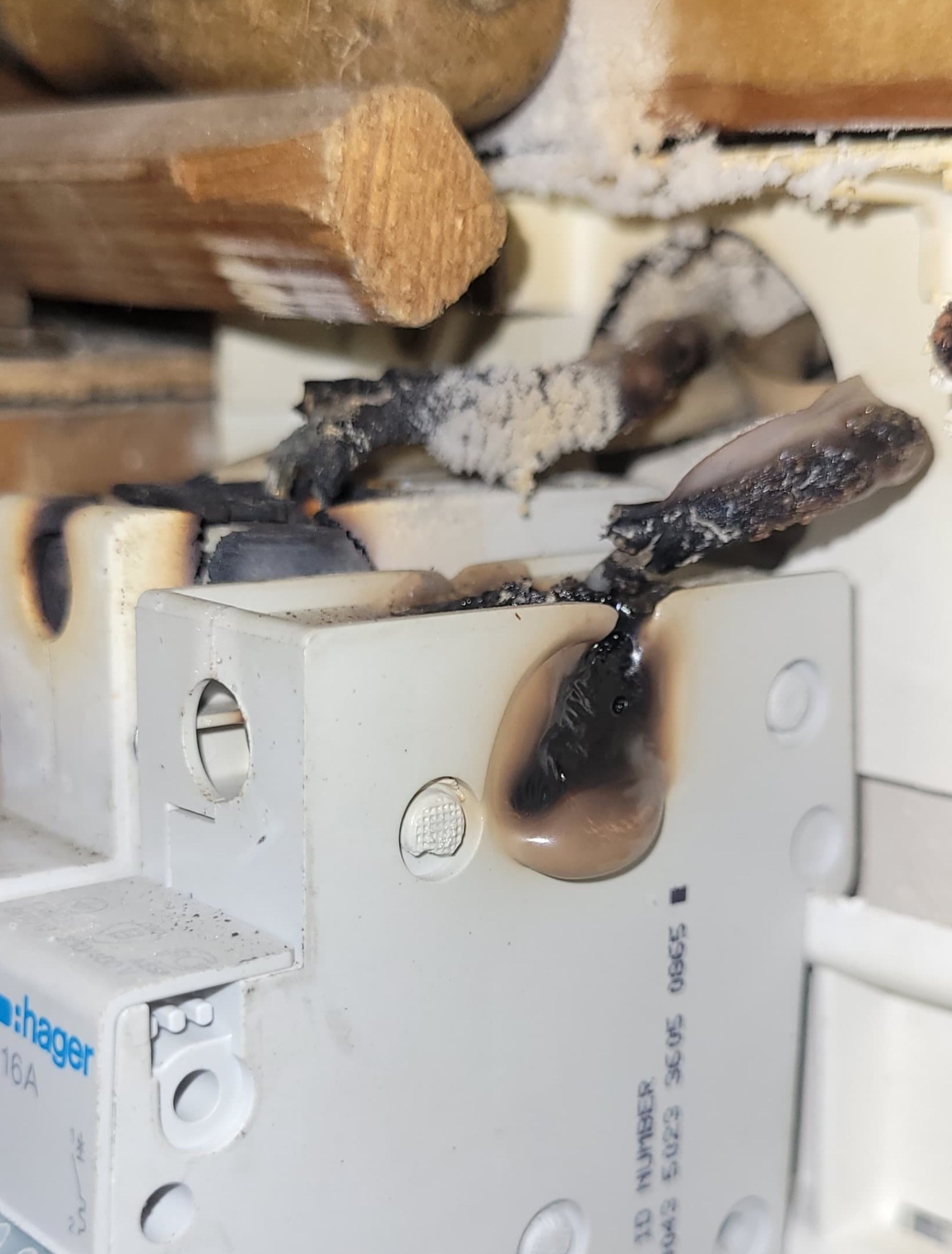 Spalone połączenie elektryczne