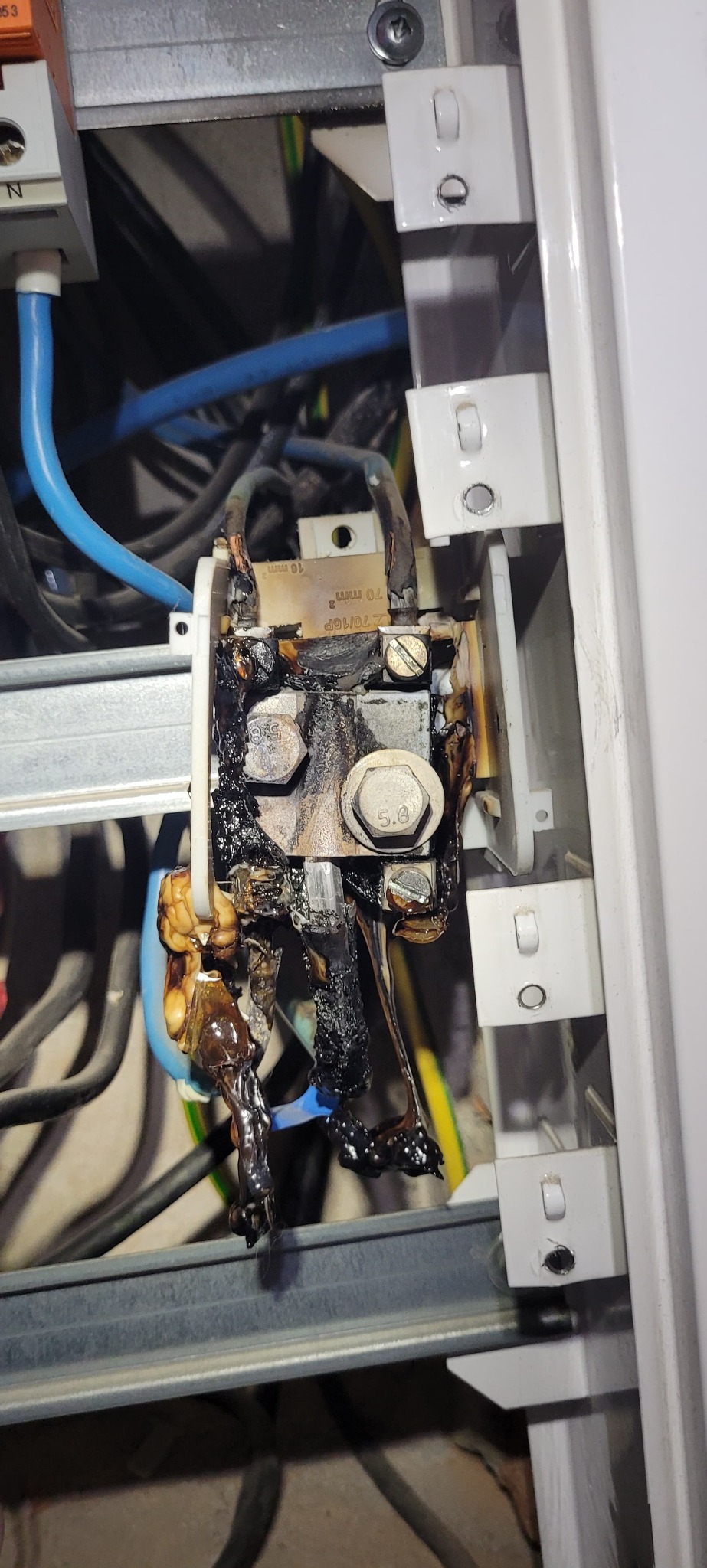 Spalone główne połączenie nieutralne