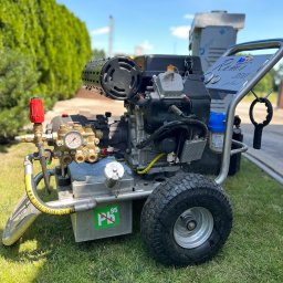 Myjka ciśnieniowa generująca 350bar, 22l/min. W tle podgrzewacz wody - MUST HAVE dla maksymalnie efektywnego czyszczenia