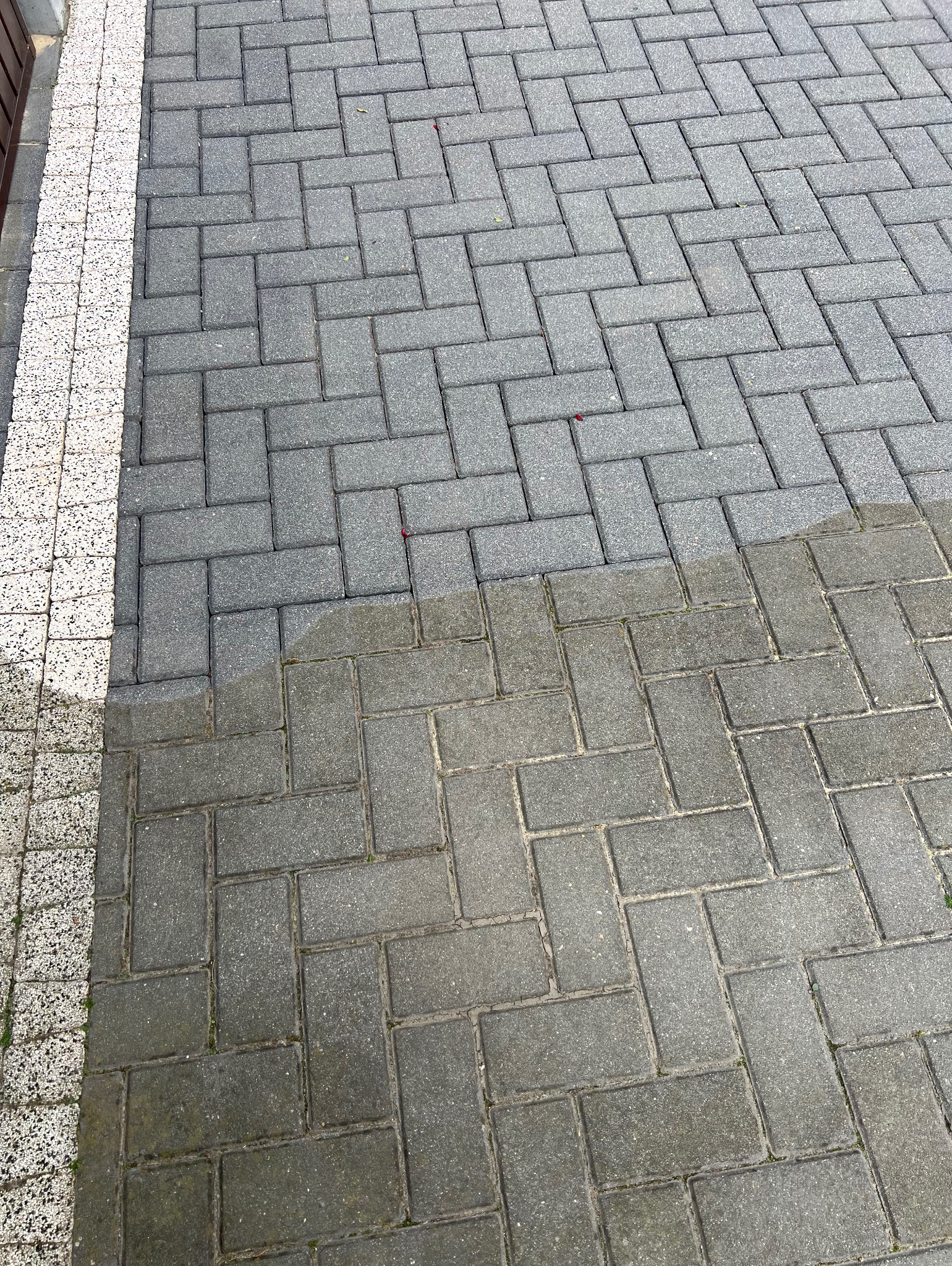 Efekt profesjonalnego czyszczenia kostki