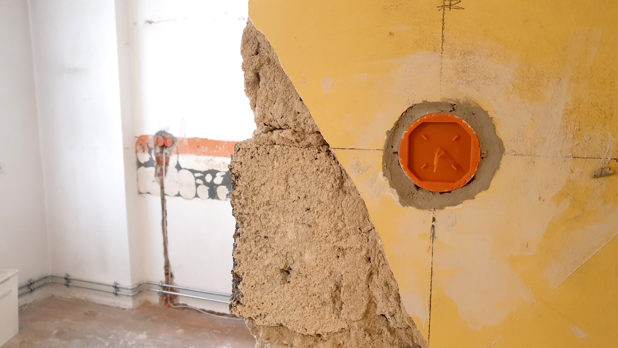 Przerób starej instalacji elektrycznej w remontowanym domu.