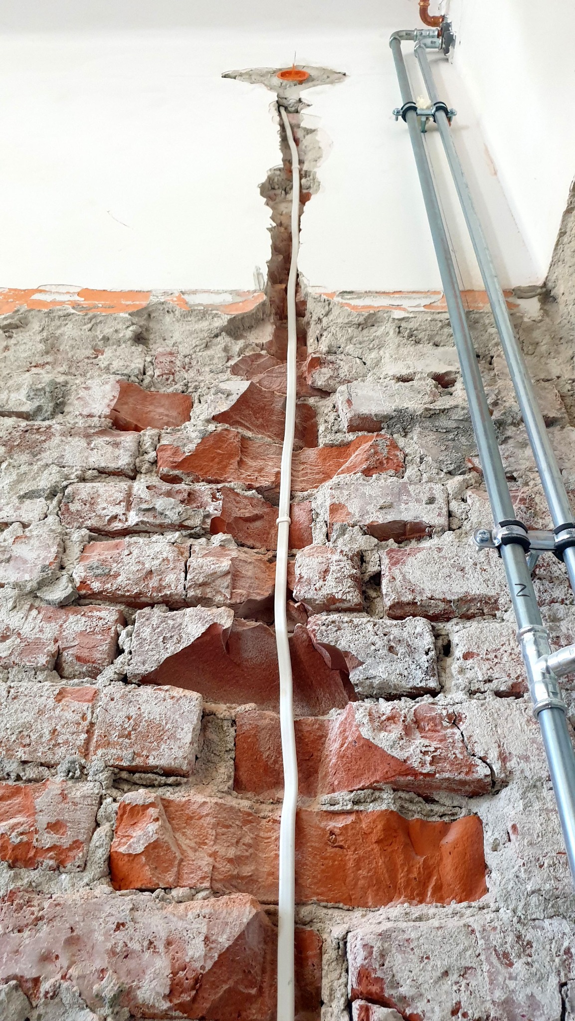 Modernizacja instalacji elektrycznej w kamienicy. Wymiana obwodów wraz z WLZ.